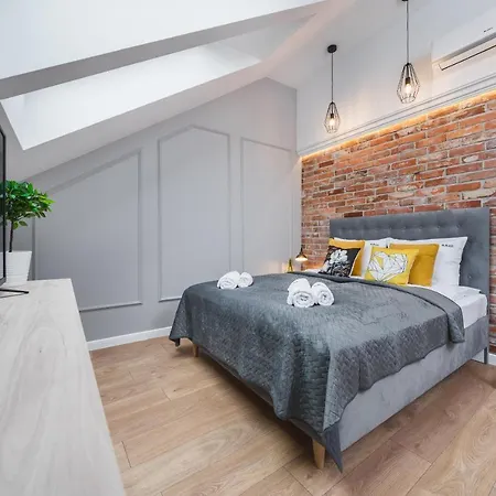 Saint Florian'S Suites - Old Town Luxury Apartments - By Upstairs-3