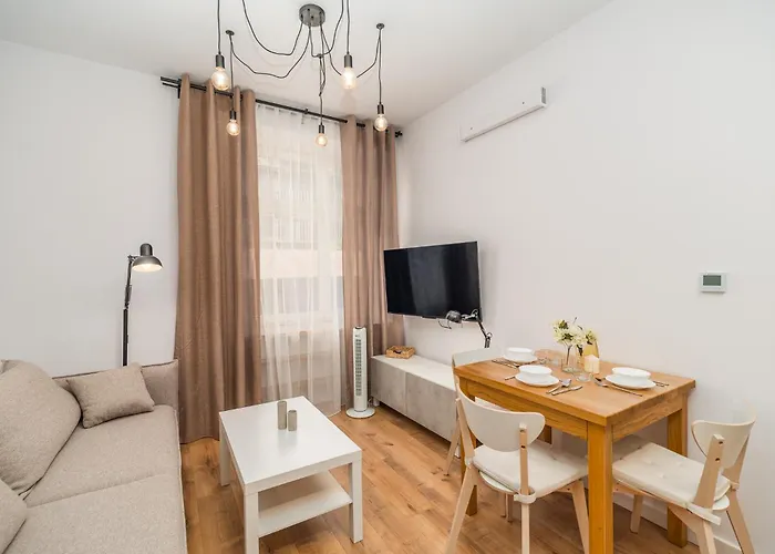 Krakow Glowny Apt - Top Location, Park&Tram Nearby - By Rentujemy